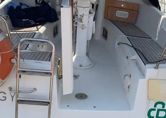Cruising Boat For Up To 6 People In Masnou