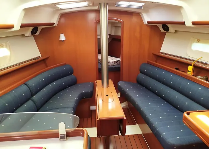 Cruising Boat For Up To 6 People In Masnou