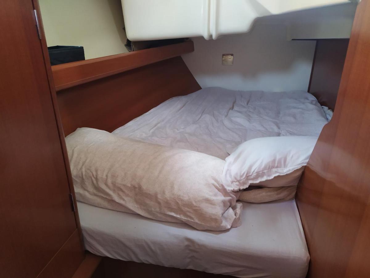 Cruising Boat For Up To 6 People In Masnou
